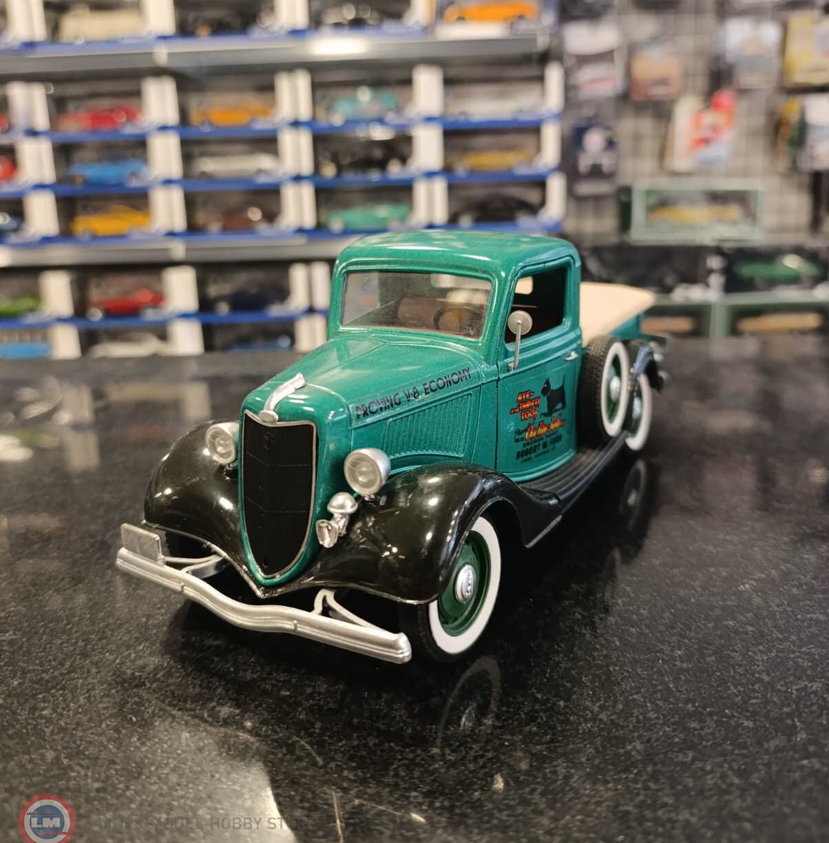 KUTUSUZ MODEL 1:18 Solido 1936 Ford V8 Pickup Aye and Thrifty Too