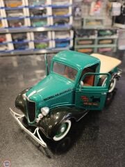 KUTUSUZ MODEL 1:18 Solido 1936 Ford V8 Pickup Aye and Thrifty Too