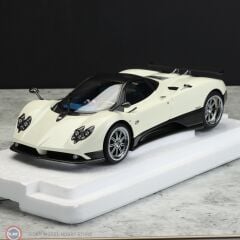 1:18 2005 Pagani Zonda F Bianco Fabriano