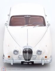 1:18 KK Scale 1962 Daimler 250 V6