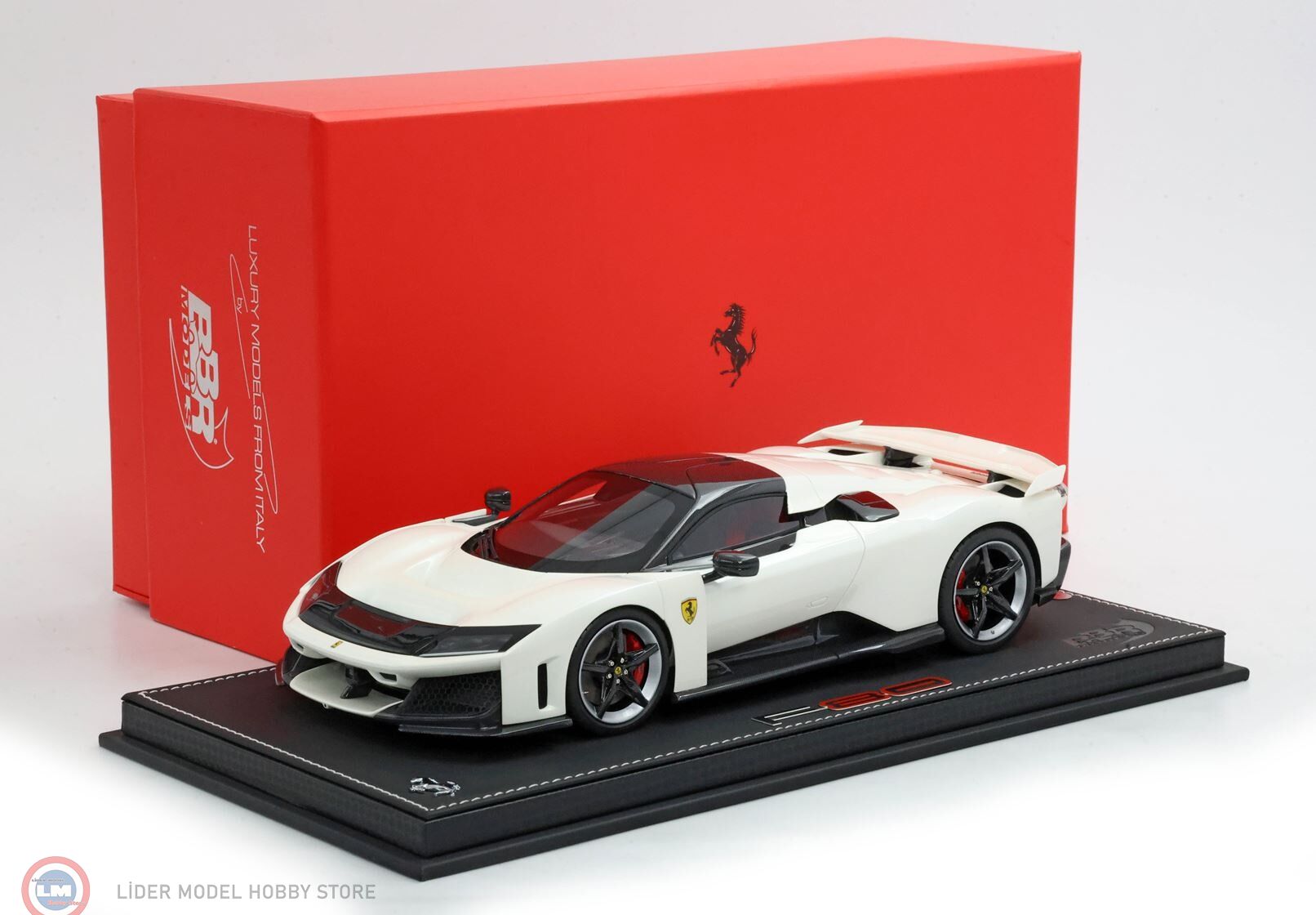 1:18 BBR Ferrari F80 carbon optional Bianco Italia - bicolor wheels silver