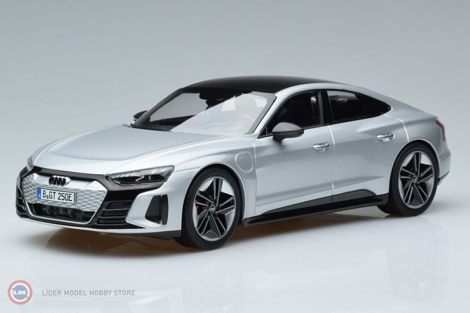 1:18 Norev 2021 Audi RS E-Tron GT