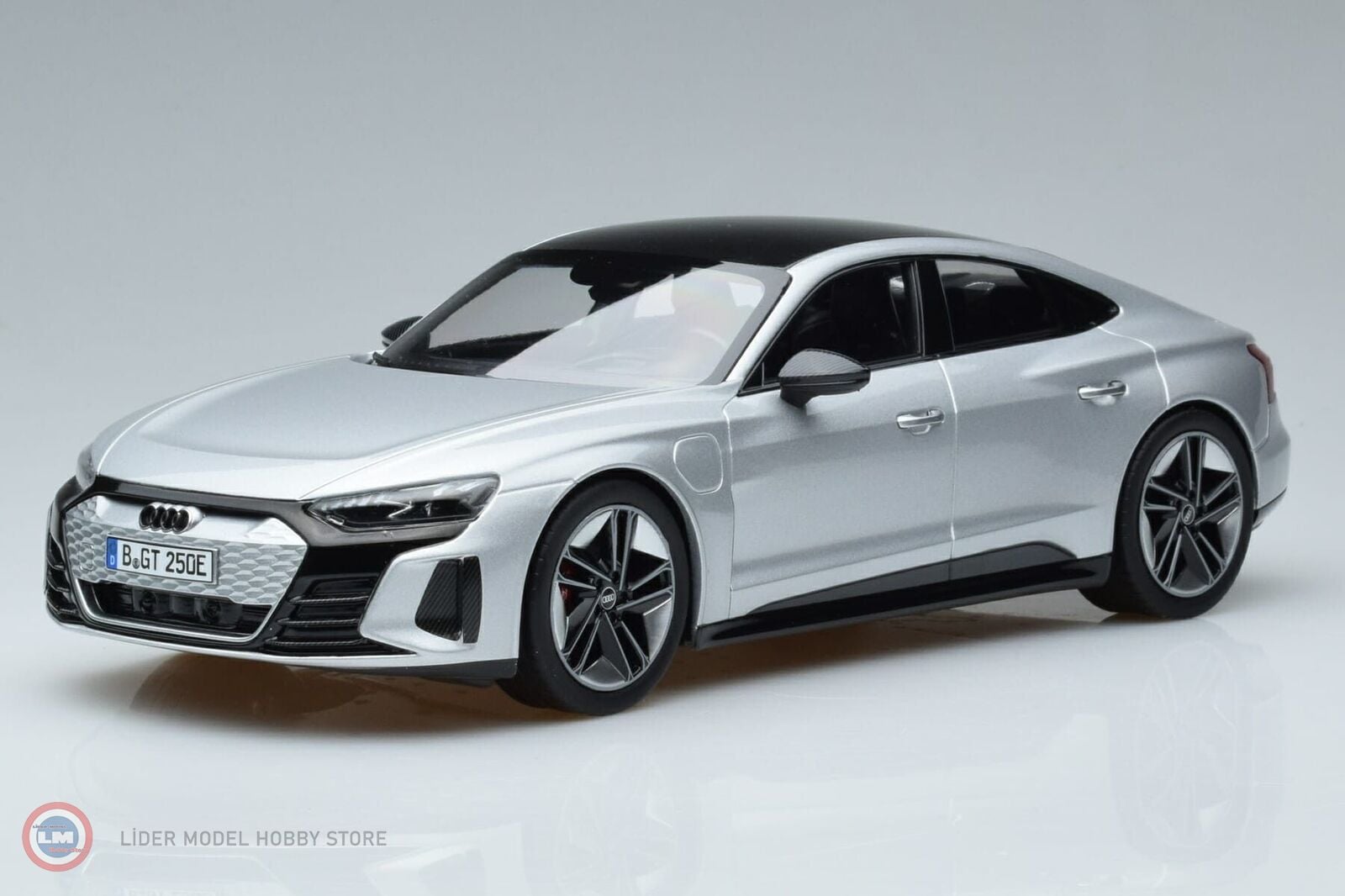 1:18 Norev 2021 Audi RS E-Tron GT