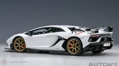 1:18 2019 Lamborghini Aventador SVJ (Bianco AsopoMetallic White)