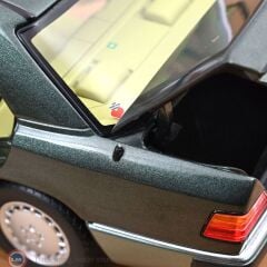 1:18 Norev 1990 Mercedes Benz E Class 230E W124 Night Green