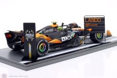 1:18 Spark Mclaren MCL39 #4 3rd Abu Dhabi GP 2025 - Lando Norris - F1 Drivers' World Champion 2025 - with pit board