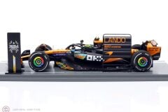 1:18 Spark Mclaren MCL39 #4 3rd Abu Dhabi GP 2025 - Lando Norris - F1 Drivers' World Champion 2025 - with pit board