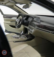 1:18 Paragon 2016 BMW 750Li XDrive G12 Imperial Blue