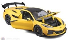 1:18 Maisto 2025 Chevrolet Corvette ZR1 in Metallic Yellow