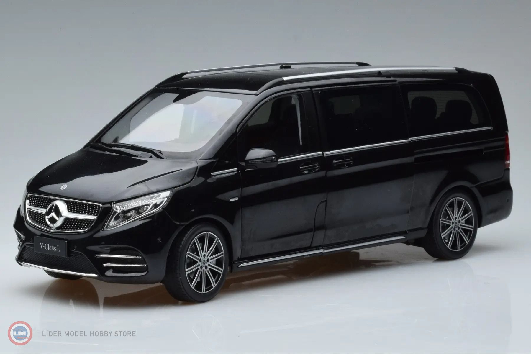 1:18 Paudi Mercedes Benz V Class Viano V260L