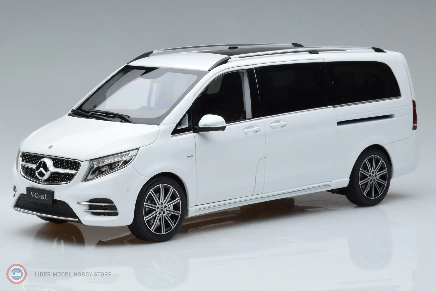 1:18 Paudi Mercedes Benz V Class Viano V260L