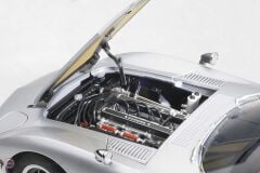 1:18 1967 Toyota 2000GT
