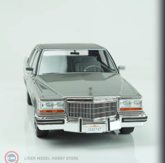 1:18 MCG 1982 Cadillac Fleetwood Brougham - Grey