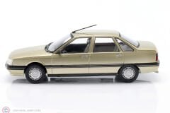 1:24 WhiteBox 1986 Renault 21
