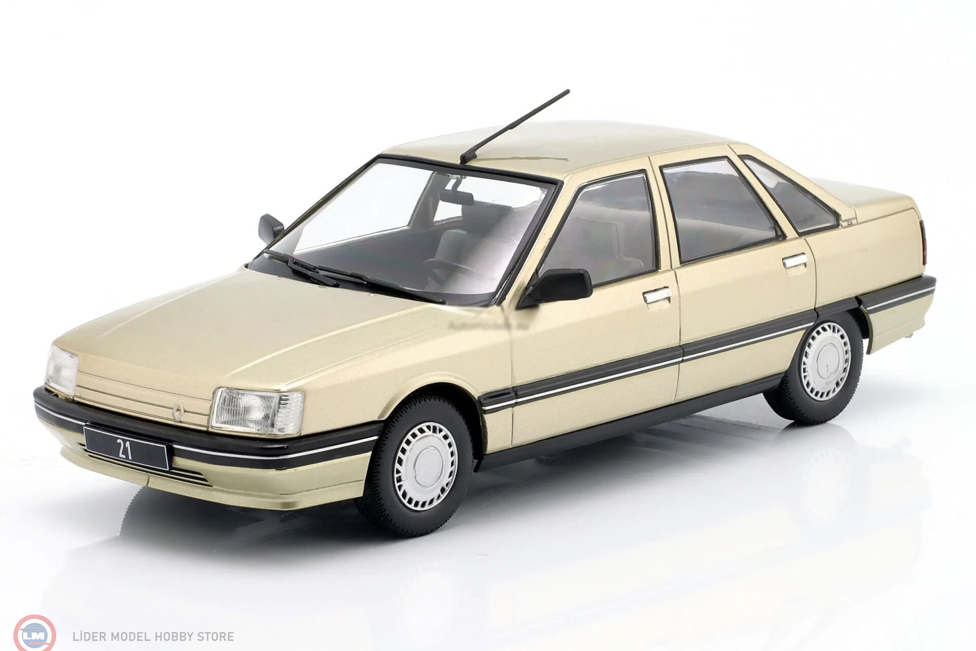 1:24 WhiteBox 1986 Renault 21