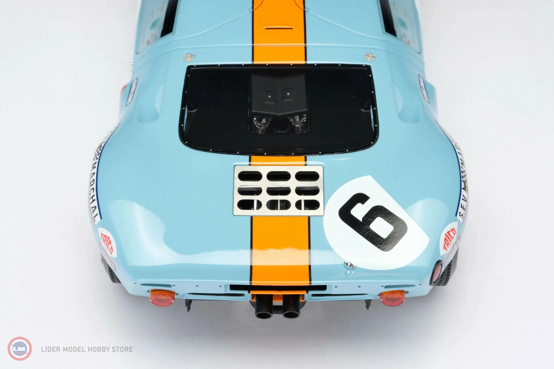 Amalgam Collection Ford GT40 1969 Le Mans Winner 1:8 Scale Model Car