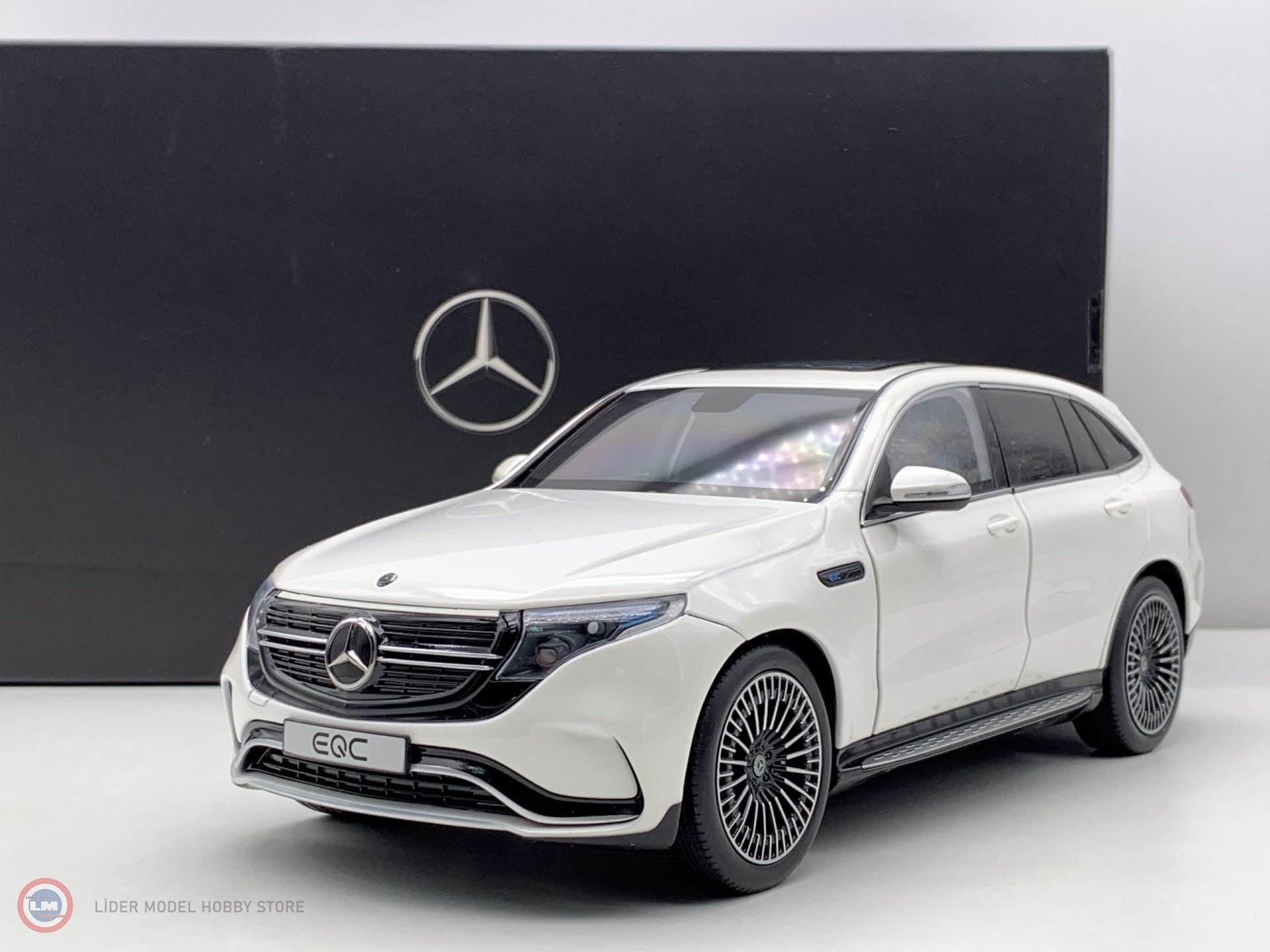 1:18 Mercedes Benz EQC 400 N293 4MATIC