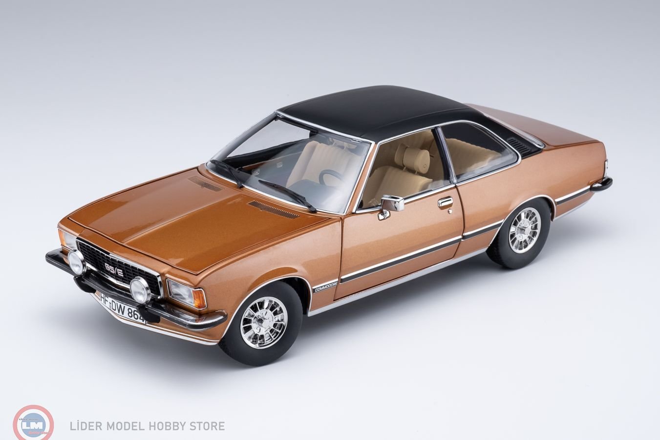 TOURING MODELCARS - 1:18 1975 Opel Commodore B GS/E Coupe - brown