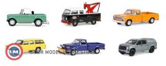 1:64 Greenlight 1987 Chevrolet Suburban K20 Custom Deluxe in Construction