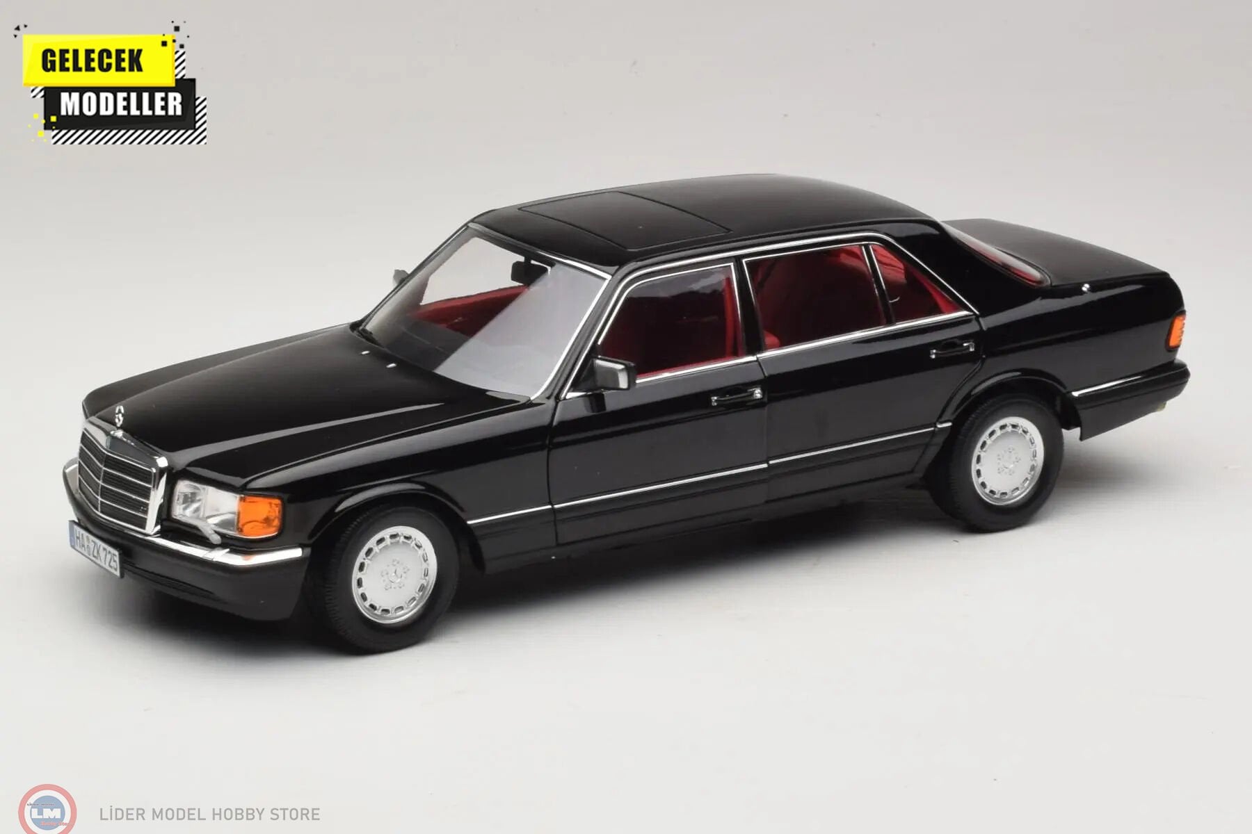 1:18 Norev 1989 Mercedes Benz 560 SEL W126