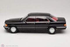 1:18 Norev 1989 Mercedes Benz 560 SEL W126