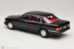 1:18 Norev 1989 Mercedes Benz 560 SEL W126