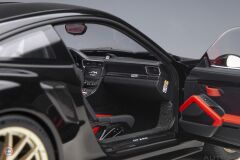 1:18 Autoart 2017 Porsche 911 (991.2) GT2 RS Weissach Package