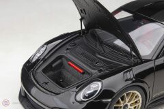 1:18 Autoart 2017 Porsche 911 (991.2) GT2 RS Weissach Package