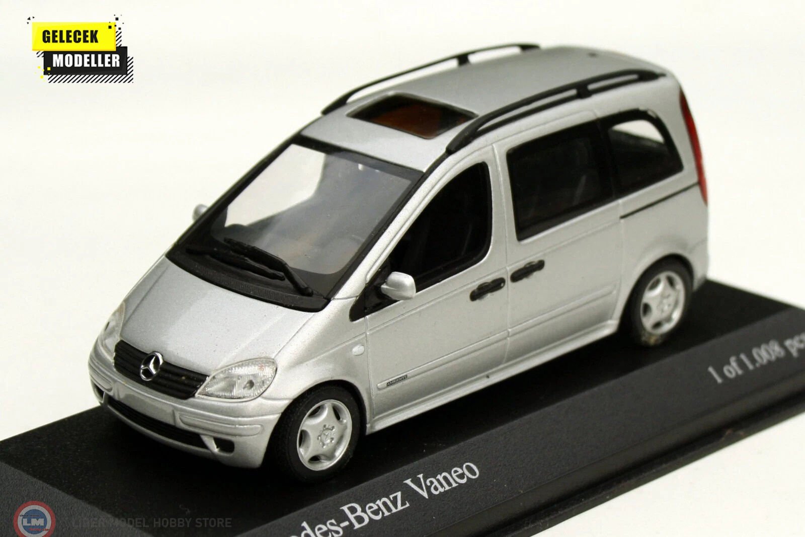 1:43 Minichamps 2001 Mercedes Benz VANEO (W414)