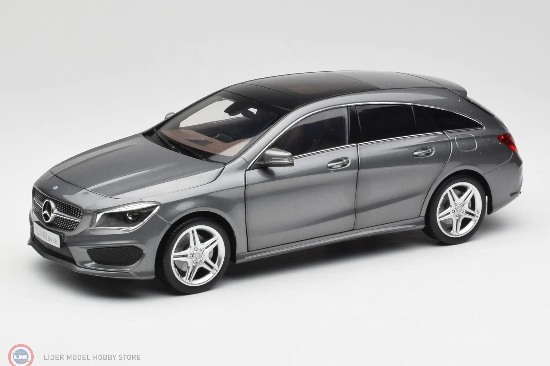 KUSURLU 1:18 Norev 2015 Mercedes Benz CLA C117 Shooting Brake