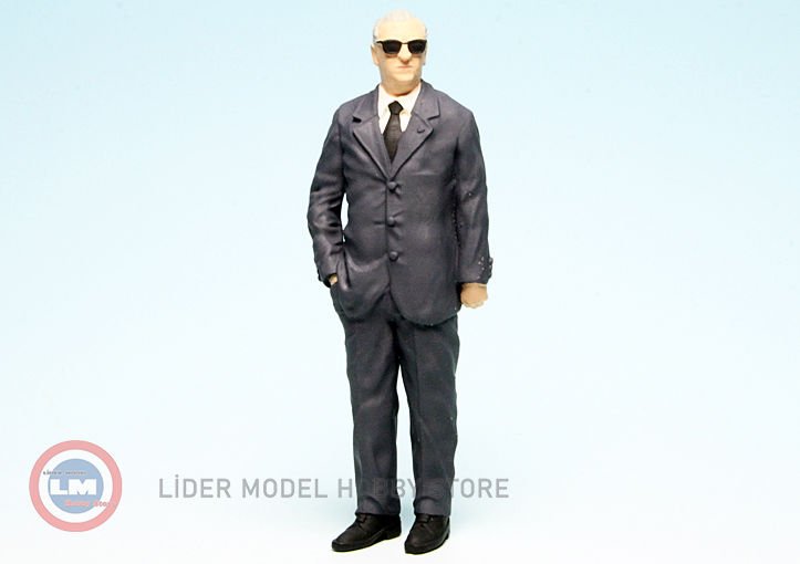 1:18 FigurenManufaktur, Enzo Ferrari Figür