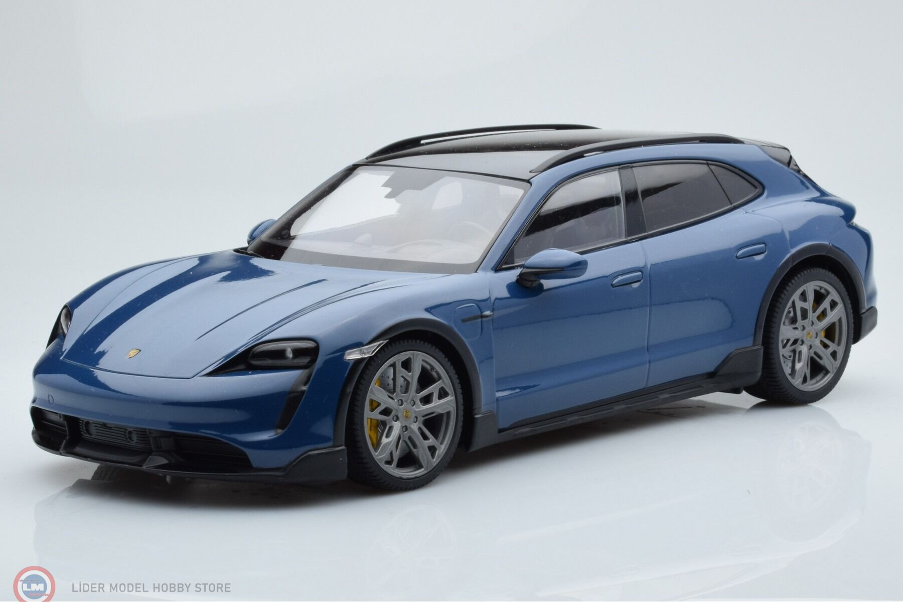 1:18 Minichamps 2021 Porsche TAYCAN CROSS TOURISMO TURBO S