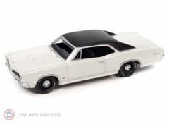 1:64 Johnny Lightning 1966 Pontiac GTO Cameo Ivory