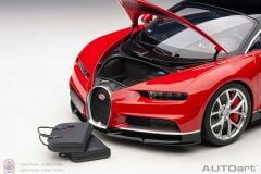 1:12 Autoart 2017 Bugatti Chiron (Italian Red  Nocturne Black)