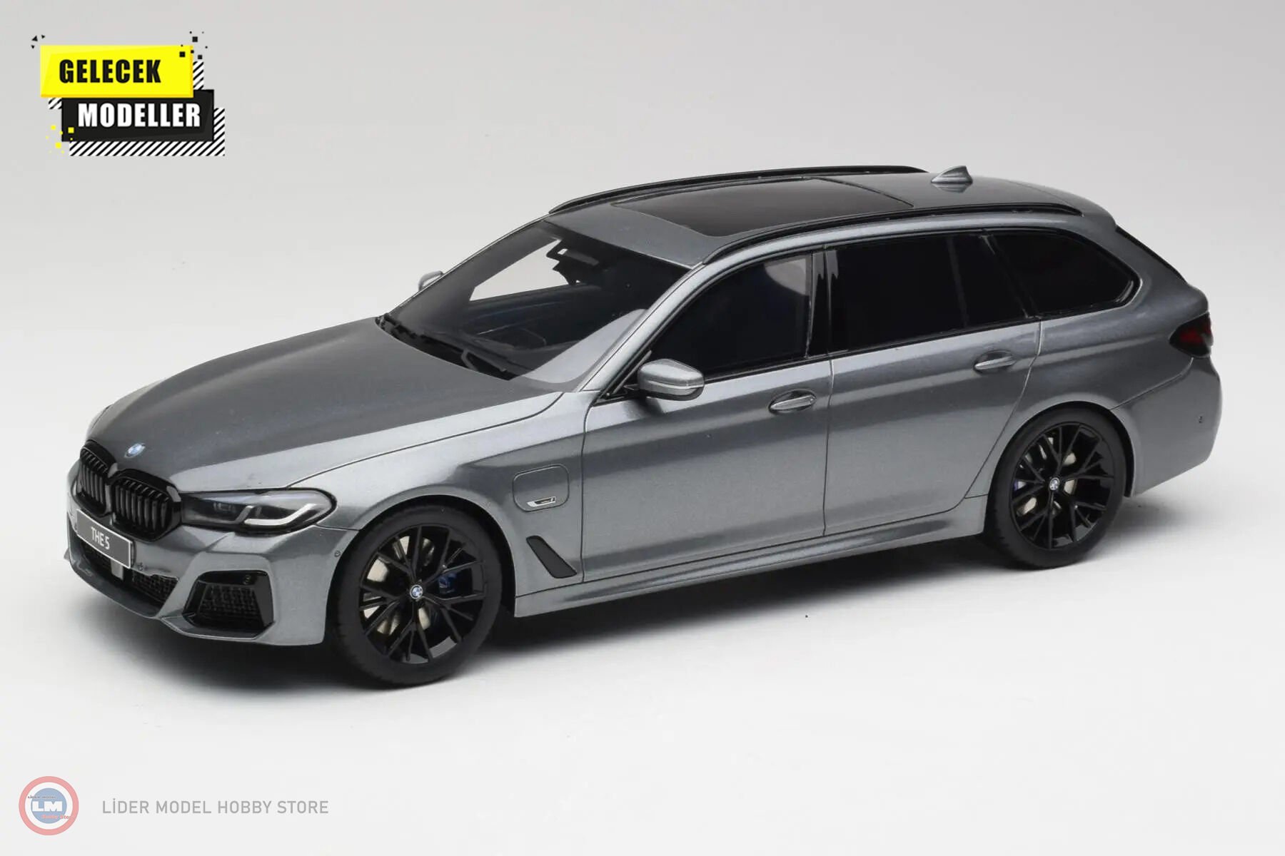 1:18 GT Spirit 2023 BMW 530E XDRIVE M SPORT TOURING GREY
