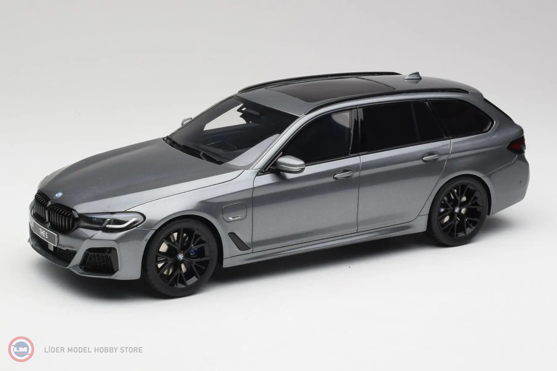 1:18 GT Spirit 2023 BMW 530E XDRIVE M SPORT TOURING GREY