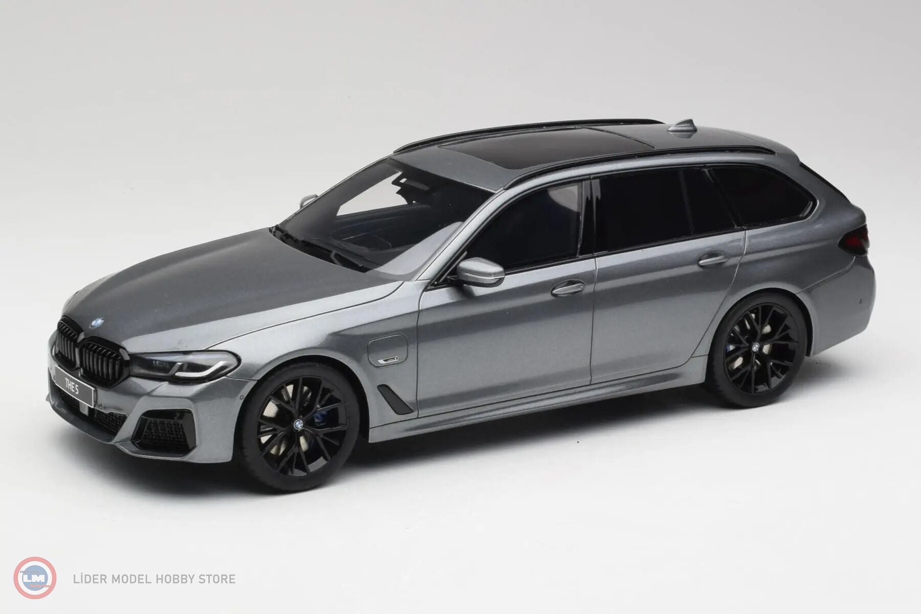 1:18 GT Spirit 2023 BMW 530E XDRIVE M SPORT TOURING GREY