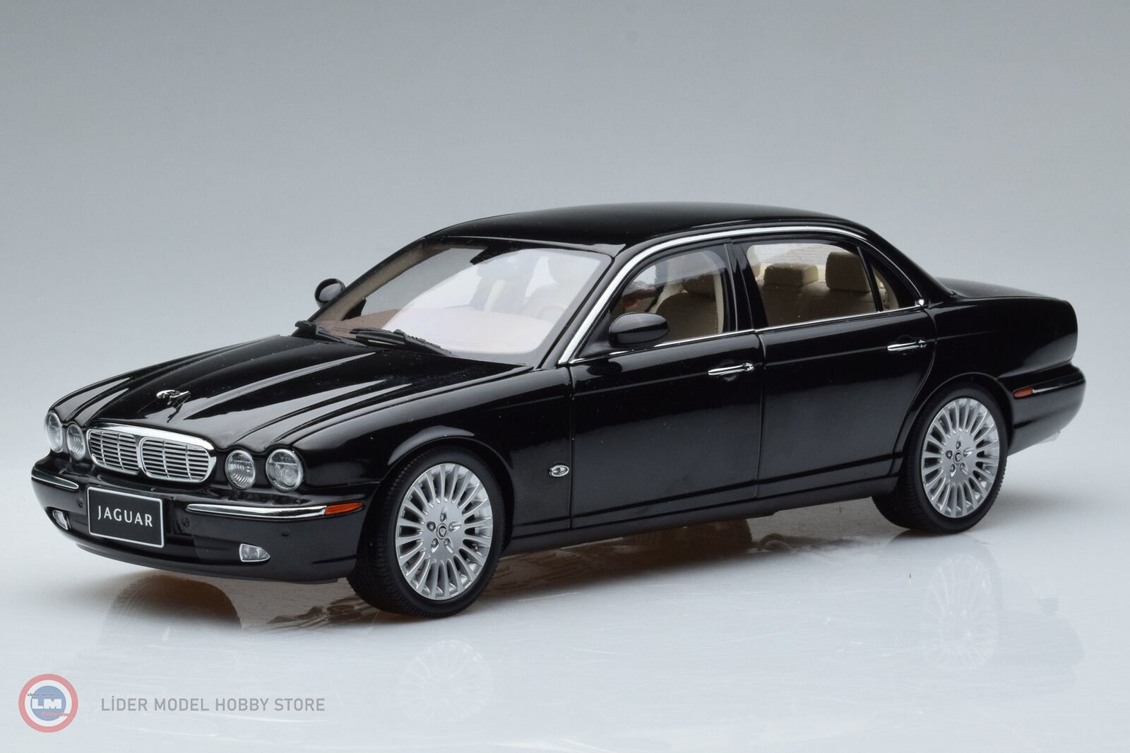 1:18 2003 Jaguar XJ-Series (X350)