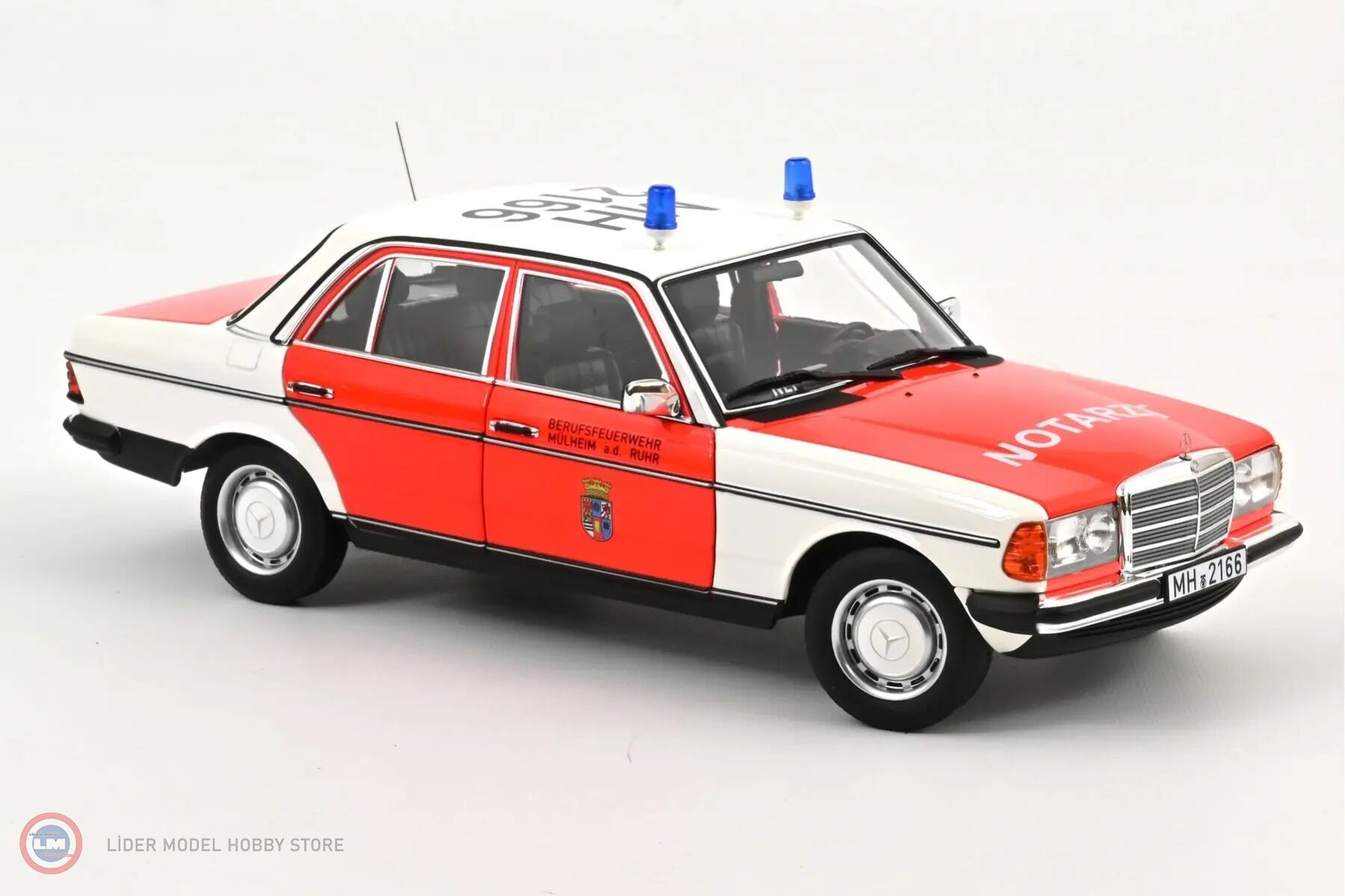 1:18 Norev 1984 Mercedes Benz 200 W123 Emergeny Ambulance