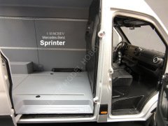 1:18 2018 Mercedes Benz Sprinter