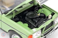 1:18 1982 Mercedes Benz 200 W123