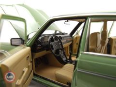 1:18 1982 Mercedes Benz 200 W123