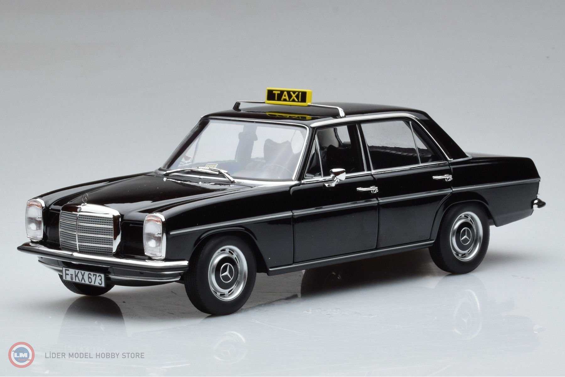 1:18 Norev 1968 Mercedes Benz 200 Taxi W115