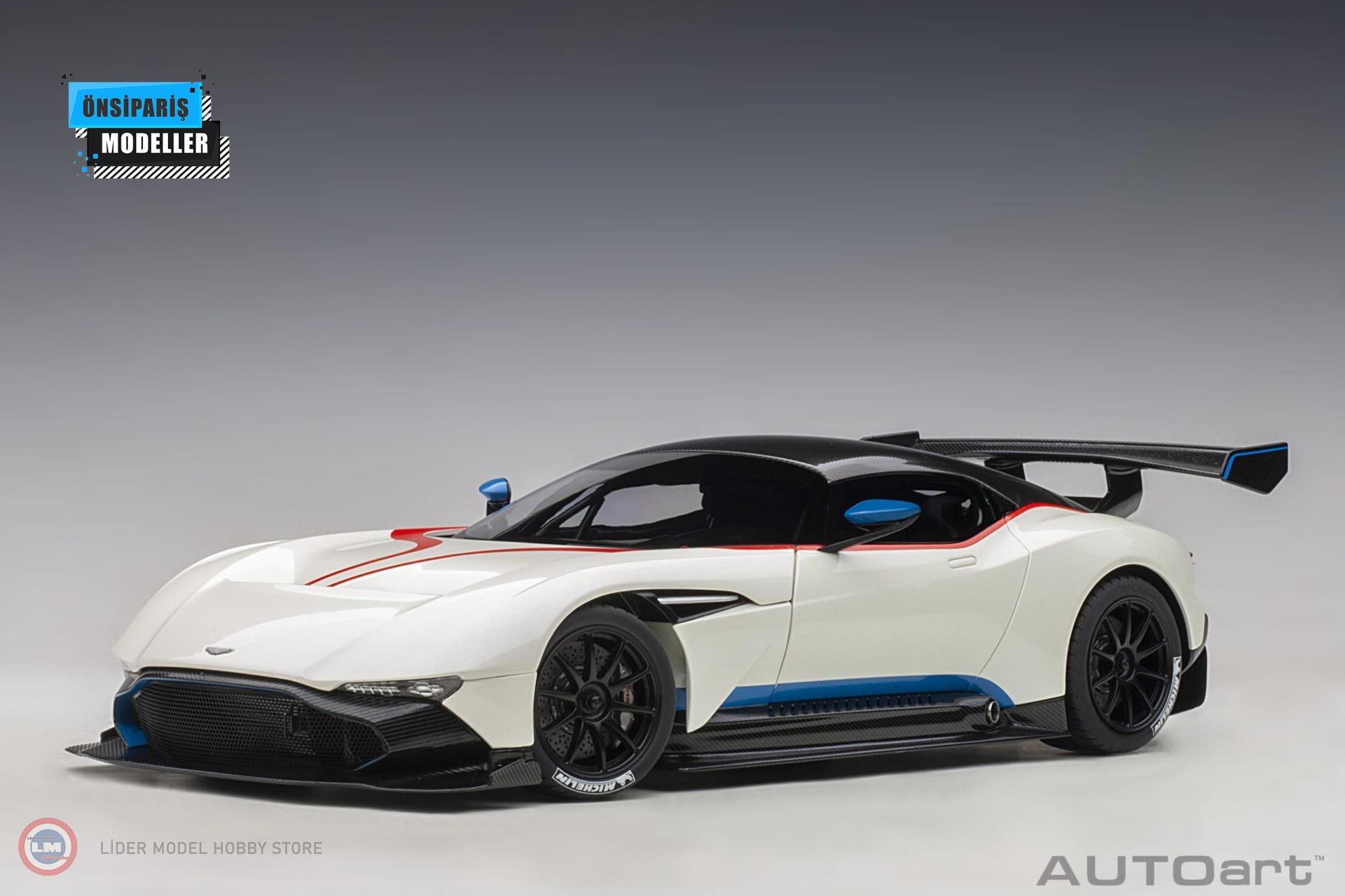 1:18 Aston Martin Vulcan 70261 (Stratus White)