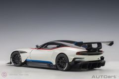 1:18 Aston Martin Vulcan 70261 (Stratus White)