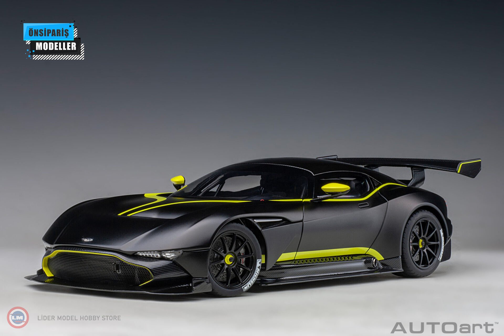 1:18 Aston Martin Vulcan 70262 (Matt Black)