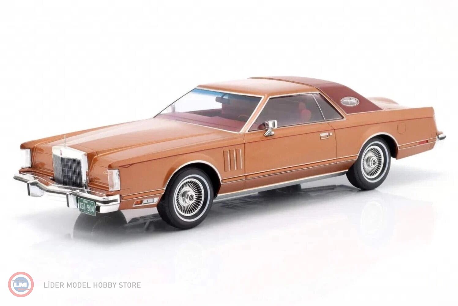 1:18 MCG 1978 Lincoln Continental Mark V