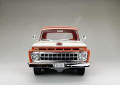 1:18 1965 Ford F-100 Custom Cab Pickup