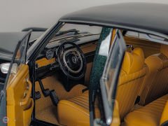 1:18 Norev 1968 Mercedes Benz 280 SE W108 Pine Green
