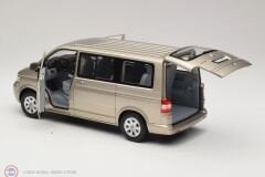 1:18 Norev 2003 Volkswagen T5 Multivan
